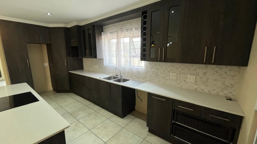 To Let 4 Bedroom Property for Rent in Fountains Estate Eastern Cape